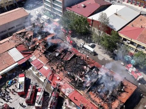 YANGINDAN ETKİLENEN BULUT VE EZİRGEN VETERİNER KLİNİKLERİMİZE GEÇMİŞ OLSUN DİLEKLERİMİZİ İLETİYORUZ